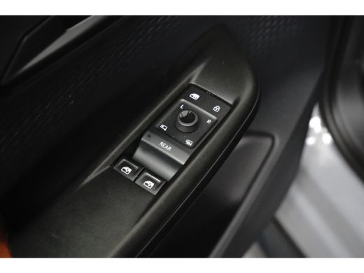 CUPRA Born Essential 62 kWh 204PK | Achteruitrijcamera | Dode hoek detectie | Navigatie & Apple Carplay | St... ActivLease financial lease