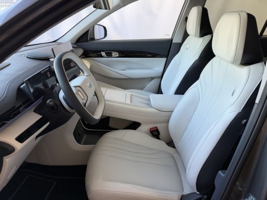 Geely E5 Max+ 68 kWh | 475KM Bereik Topuitvoering | Panoramadak | Elektr. Achterklep | 360&deg; Camera | 8 Jaa... ActivLease financial lease