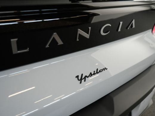 Lancia Ypsilon HF Line Automaat ActivLease financial lease