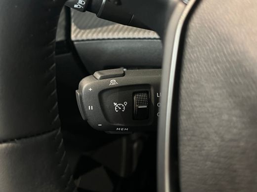 Peugeot 2008 1.2 Hybrid 145 Allure VOORRAAD ACTIE | 8 JAAR GARANTIE | Airco (automatisch) | Apple Carplay/Andr... ActivLease financial lease