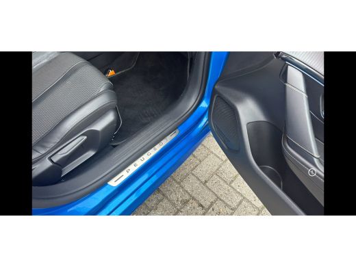 Peugeot 208 1.2 PureTech GT | Cruise Control | Climate Control | Achteruitrij Camera | Parkeersensoren Voor e... ActivLease financial lease