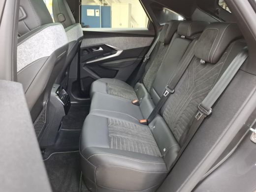 Peugeot 3008 1.6 plug-in Hybrid 195 GT Automaat | Panorama/schuifdak | Luxe stoelen | Massage | Focal | Alcant... ActivLease financial lease