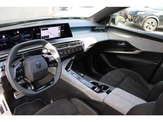 Peugeot 3008 1.6 plug-in Hybrid 195 GT Automaat | Panorama/schuifdak | Luxe stoelen | Massage | Focal | Alcant... ActivLease financial lease