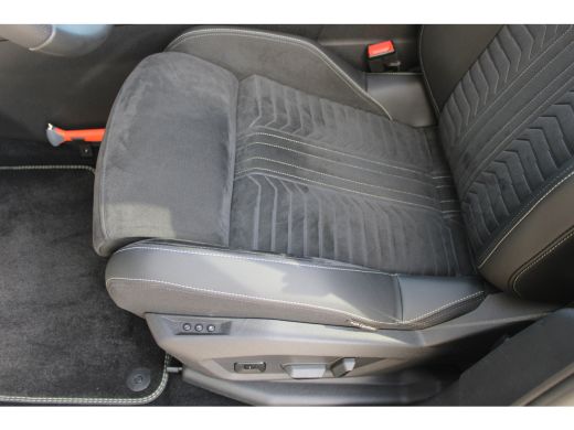Peugeot 3008 1.6 plug-in Hybrid 195 GT Automaat | Panorama/schuifdak | Luxe stoelen | Massage | Focal | Alcant... ActivLease financial lease