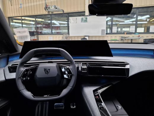 Peugeot 3008 1.6 plug-in Hybrid 195 GT Automaat | Panorama/schuifdak | Luxe stoelen | Massage | Focal | Alcant... ActivLease financial lease
