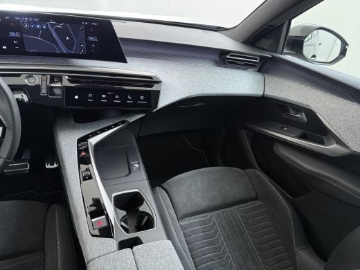 Peugeot 5008 1.2 Hybrid 145 GT 7p VAN:38.900,- VOOR:36.877,- UW HERFSTVOORDEEL:2.023,- ADAPTIVE CRUISE | 360&deg; ... ActivLease financial lease