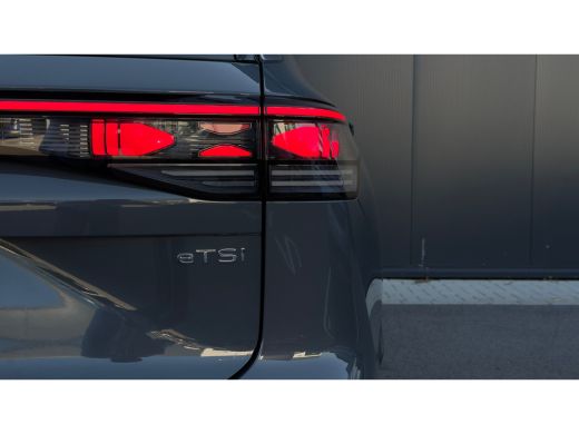 Volkswagen Tayron 1.5 eTSI Life Edition 7p | Keyless | Stoel/Stuurverwarming | Camera | Carplay | ActivLease financial lease