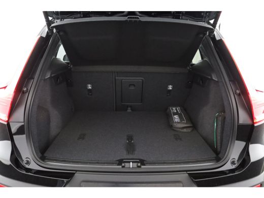 Volvo  EX40 Single Motor Extended Range Ultra Black Edition 82 kWh | Snel leverbaar | Panoramadak | Elektrisc... ActivLease financial lease