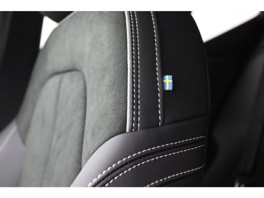 Volvo  EX40 Single Motor Extended Range Ultra Black Edition 82 kWh | Snel leverbaar | Panoramadak | Elektrisc... ActivLease financial lease
