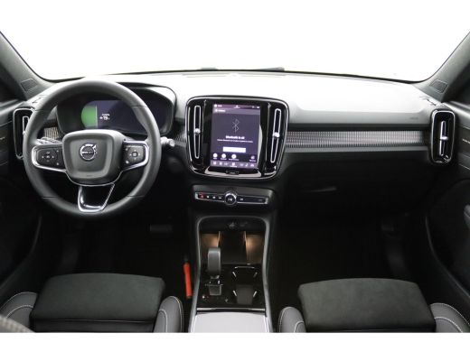 Volvo  EX40 Single Motor Extended Range Ultra Black Edition 82 kWh | Snel leverbaar | Panoramadak | Elektrisc... ActivLease financial lease