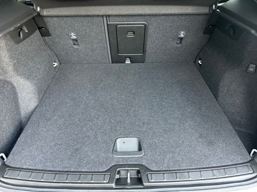 Volvo  XC40 1.5 T5 Recharge R-Design | Panoramadak | Trekhaak | Camera | Pilot Assist | ActivLease financial lease