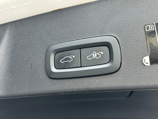 Volvo  XC40 1.5 T5 Recharge R-Design | Panoramadak | Trekhaak | Camera | Pilot Assist | ActivLease financial lease
