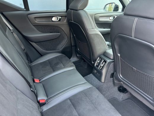Volvo  XC40 1.5 T5 Recharge R-Design | Panoramadak | Trekhaak | Camera | Pilot Assist | ActivLease financial lease