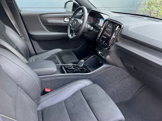 Volvo  XC40 1.5 T5 Recharge R-Design | Panoramadak | Trekhaak | Camera | Pilot Assist | ActivLease financial lease
