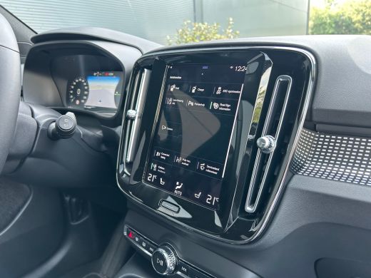 Volvo  XC40 1.5 T5 Recharge R-Design | Panoramadak | Trekhaak | Camera | Pilot Assist | ActivLease financial lease