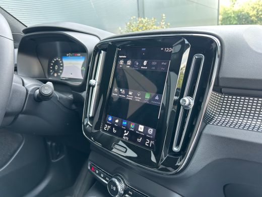 Volvo  XC40 1.5 T5 Recharge R-Design | Panoramadak | Trekhaak | Camera | Pilot Assist | ActivLease financial lease