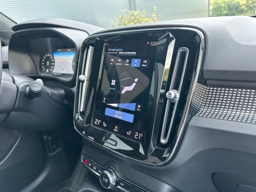 Volvo  XC40 1.5 T5 Recharge R-Design | Panoramadak | Trekhaak | Camera | Pilot Assist | ActivLease financial lease