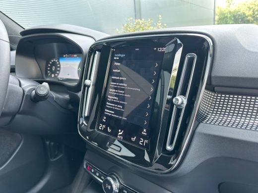 Volvo  XC40 1.5 T5 Recharge R-Design | Panoramadak | Trekhaak | Camera | Pilot Assist | ActivLease financial lease