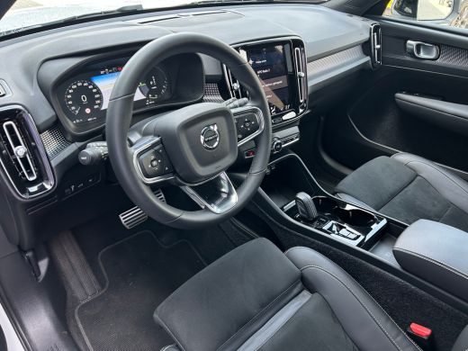 Volvo  XC40 1.5 T5 Recharge R-Design | Panoramadak | Trekhaak | Camera | Pilot Assist | ActivLease financial lease