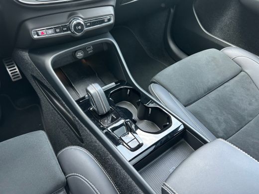 Volvo  XC40 1.5 T5 Recharge R-Design | Panoramadak | Trekhaak | Camera | Pilot Assist | ActivLease financial lease