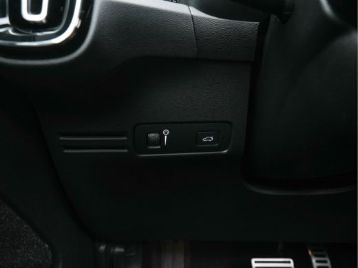 Volvo  XC40 Recharge P8 AWD R-Design [3-Fase-11kW] {SoH-89%} (INCL-BTW) Aut. *PANO | LEATHER | ADAPTIVE-CRUIS... ActivLease financial lease