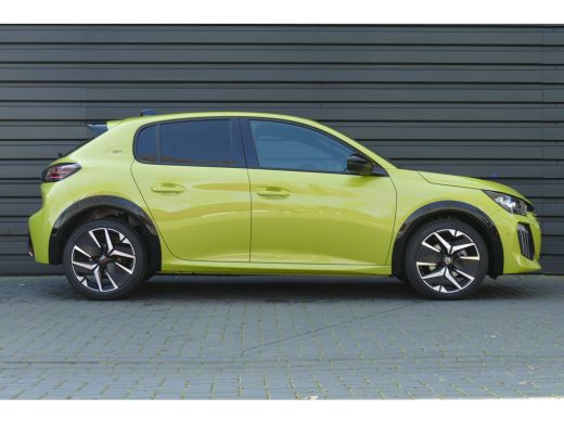 Peugeot 208 GT | Armsteunen op de voorportieren bekleed met kunstleder met groen sierstiksel (GT-Line) | Clim... ActivLease financial lease