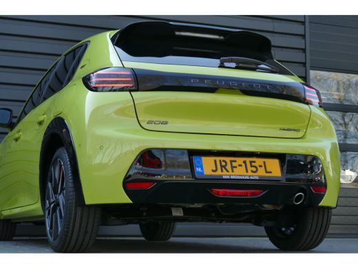 Peugeot 208 GT | Armsteunen op de voorportieren bekleed met kunstleder met groen sierstiksel (GT-Line) | Clim... ActivLease financial lease