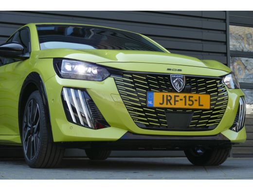 Peugeot 208 GT | Armsteunen op de voorportieren bekleed met kunstleder met groen sierstiksel (GT-Line) | Clim... ActivLease financial lease