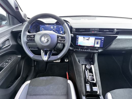 Alfa Romeo Junior 1.2 Turbo Hybrid Ibrida Sport Speciale | Achterbank in delen neerklapbaar | Achteruitrijcamera | ... ActivLease financial lease