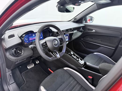 Alfa Romeo Junior 1.2 Turbo Hybrid Ibrida Sport Speciale | Achterbank in delen neerklapbaar | Achteruitrijcamera | ... ActivLease financial lease