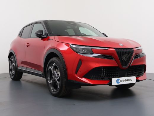 Alfa Romeo Junior 1.2 Turbo Hybrid Ibrida Sport Speciale | Achterbank in delen neerklapbaar | Achteruitrijcamera | ... ActivLease financial lease