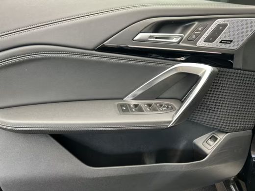 BMW iX1 xDrive30 67 kWh (230kW/313pk) ** LED, LEDER, PANO, TREKH, DRIV. ASS+, 19-inch LMV ** 1e EIG - UNF... ActivLease financial lease