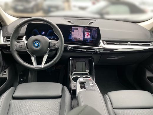BMW iX1 xDrive30 67 kWh (230kW/313pk) ** LED, LEDER, PANO, TREKH, DRIV. ASS+, 19-inch LMV ** 1e EIG - UNF... ActivLease financial lease