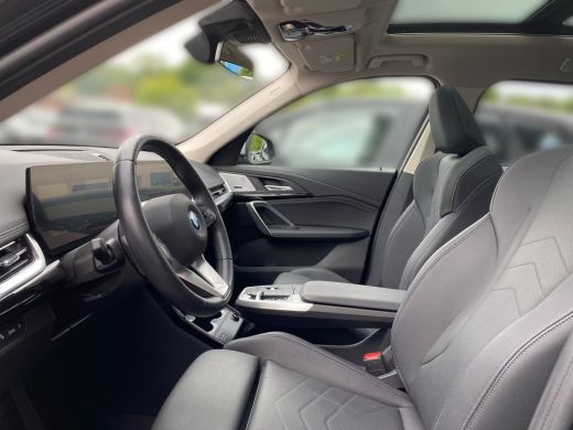 BMW iX1 xDrive30 67 kWh (230kW/313pk) ** LED, LEDER, PANO, TREKH, DRIV. ASS+, 19-inch LMV ** 1e EIG - UNF... ActivLease financial lease