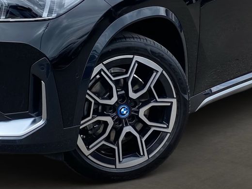 BMW iX1 xDrive30 67 kWh (230kW/313pk) ** LED, LEDER, PANO, TREKH, DRIV. ASS+, 19-inch LMV ** 1e EIG - UNF... ActivLease financial lease