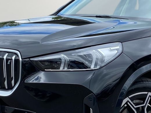 BMW iX1 xDrive30 67 kWh (230kW/313pk) ** LED, LEDER, PANO, TREKH, DRIV. ASS+, 19-inch LMV ** 1e EIG - UNF... ActivLease financial lease