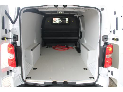 Fiat E-Scudo L3 75 kWh | Cruise control | Bumpers in kleur | Laadruimtebetimmering | Full-LED koplampen | 17" ... ActivLease financial lease
