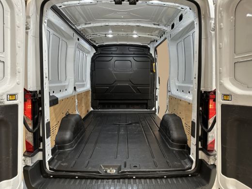 Ford Transit 2.0 TDCI L2H2 3Pers. / Pdc.V+A / Airco / Radio multimedia / Imperial / Apk 07-2027 ActivLease financial lease