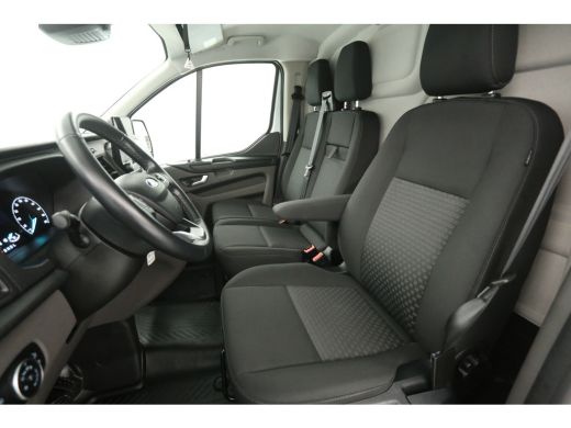 Ford Transit Custom L1H1 PHEV | Airco | Cruise | Camera | Carplay | 3 Zits | navi | LED ActivLease financial lease