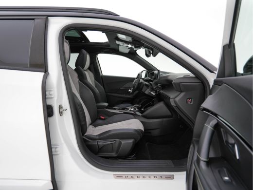 Peugeot e-2008 EV GT Pack 50 kWh [3-Fase-11kW] {SoH-88%} (INCL.BTW) *PANO | DIGI-COCKPIT | FULL-LED | BLIS | KEY... ActivLease financial lease