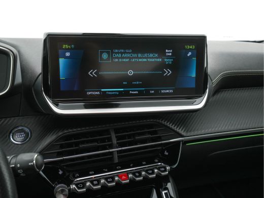 Peugeot e-2008 EV GT Pack 50 kWh [3-Fase-11kW] {SoH-88%} (INCL.BTW) *PANO | DIGI-COCKPIT | FULL-LED | BLIS | KEY... ActivLease financial lease