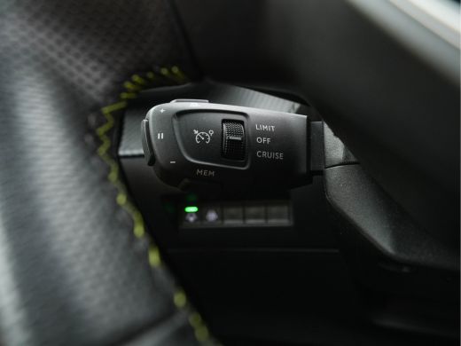 Peugeot e-2008 EV GT Pack 50 kWh [3-Fase-11kW] {SoH-88%} (INCL.BTW) *PANO | DIGI-COCKPIT | FULL-LED | BLIS | KEY... ActivLease financial lease