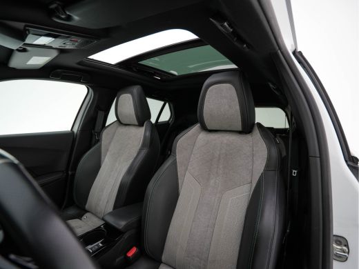Peugeot e-2008 EV GT Pack 50 kWh [3-Fase-11kW] {SoH-88%} (INCL.BTW) *PANO | DIGI-COCKPIT | FULL-LED | BLIS | KEY... ActivLease financial lease