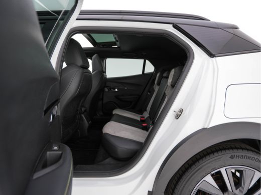 Peugeot e-2008 EV GT Pack 50 kWh [3-Fase-11kW] {SoH-88%} (INCL.BTW) *PANO | DIGI-COCKPIT | FULL-LED | BLIS | KEY... ActivLease financial lease