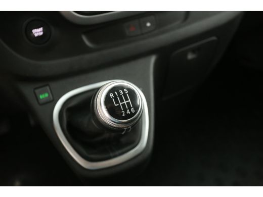 Renault Trafic 2.0 DCI L2H1 145pk | Dubbele Cabine | Clima | Camera | Cruise | Navi | Trekhaak | Parkeersens. ActivLease financial lease