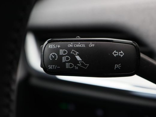 Skoda Enyaq iV 60 180 Pk | Stoelverwarming | Camera | Navigatie | CarPlay | Cruise Control | 19 Inch | 86.363 Km !! ActivLease financial lease