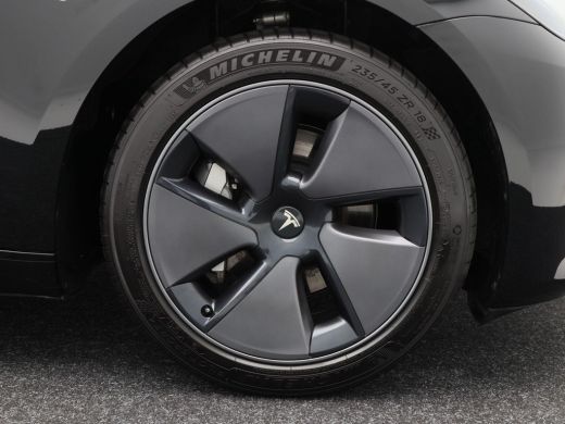 Tesla Model 3 Standard RWD Plus 60 kWh 238 Pk | Stoelverwarming | Panoramadak | Camera | Adaptive Cruise | 18 I... ActivLease financial lease