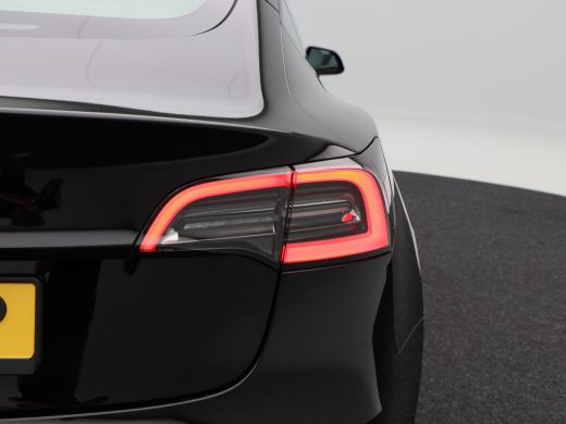 Tesla Model 3 Standard RWD Plus 60 kWh 238 Pk | Stoelverwarming | Panoramadak | Camera | Adaptive Cruise | 18 I... ActivLease financial lease