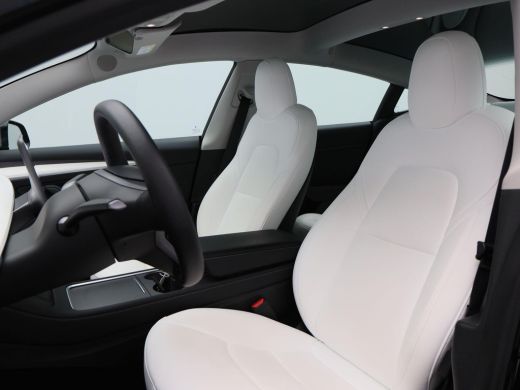 Tesla Model 3 Standard RWD Plus 60 kWh 238 Pk | Stoelverwarming | Panoramadak | Camera | Adaptive Cruise | 18 I... ActivLease financial lease