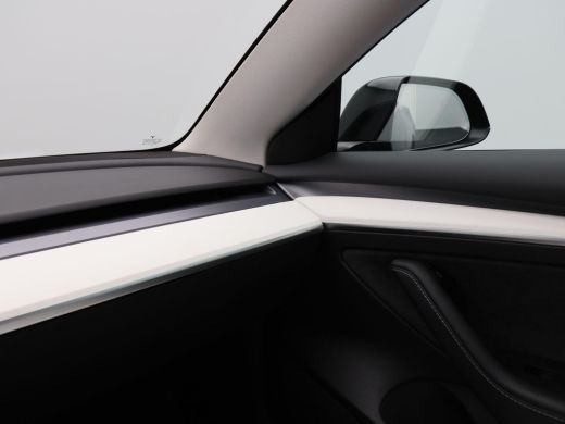 Tesla Model 3 Standard RWD Plus 60 kWh 238 Pk | Stoelverwarming | Panoramadak | Camera | Adaptive Cruise | 18 I... ActivLease financial lease